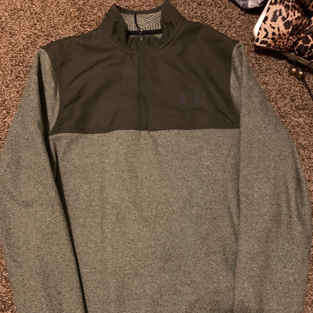 Mens UA cold gear pull over. Size medium